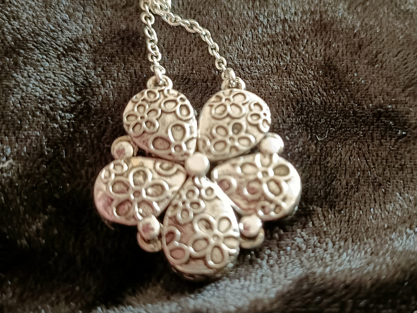 Hilary Magnetic Flower Necklace