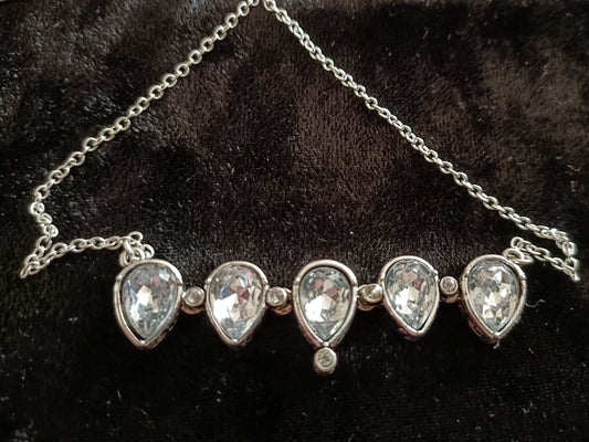 Hilary Magnetic Flower Necklace