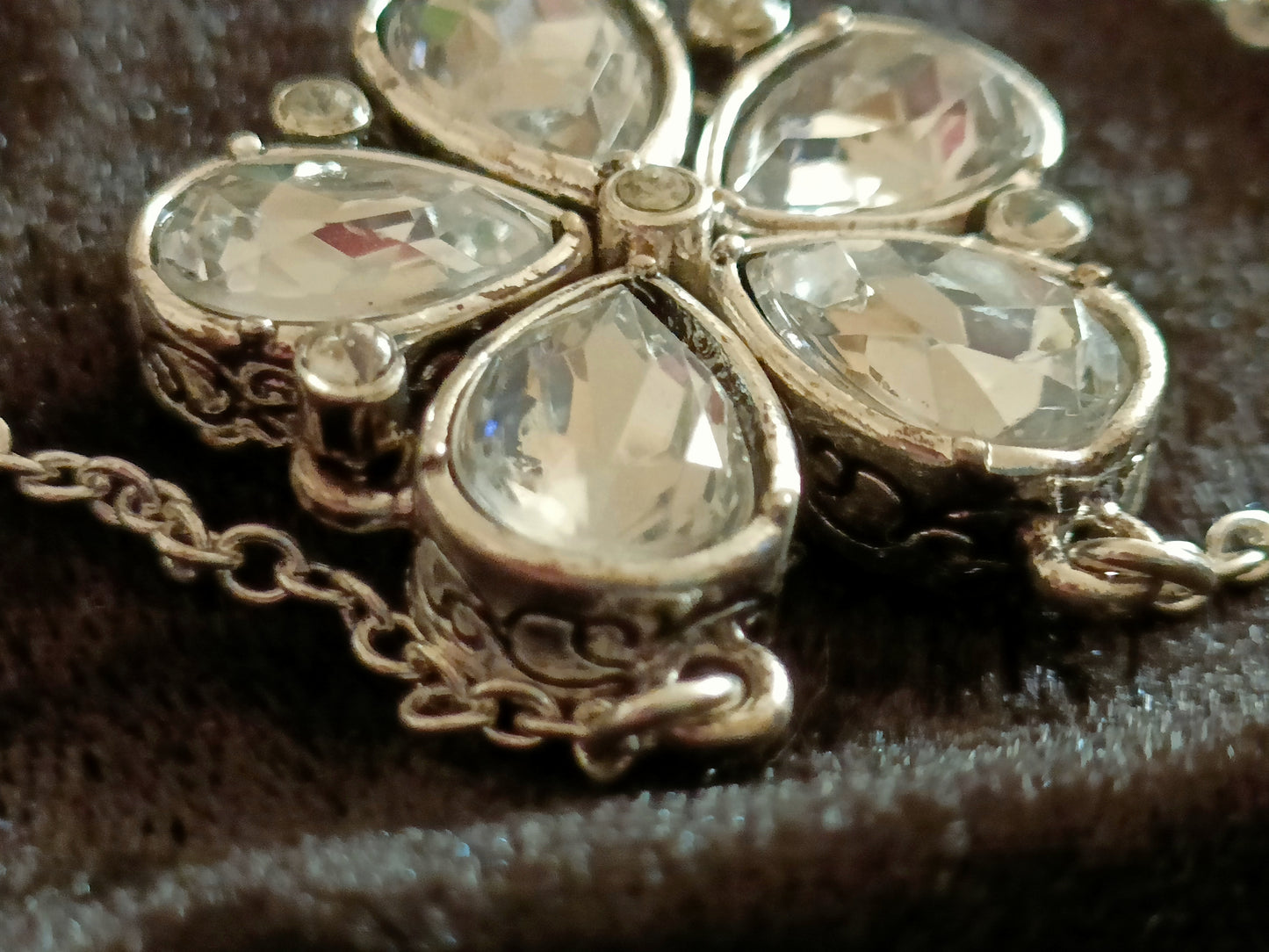 Hilary Magnetic Flower Necklace