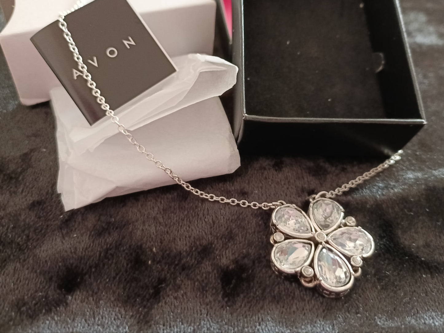 Hilary Magnetic Flower Necklace