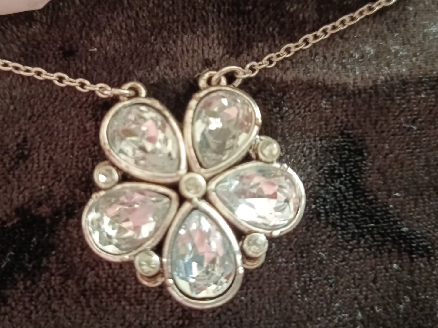 Hilary Magnetic Flower Necklace