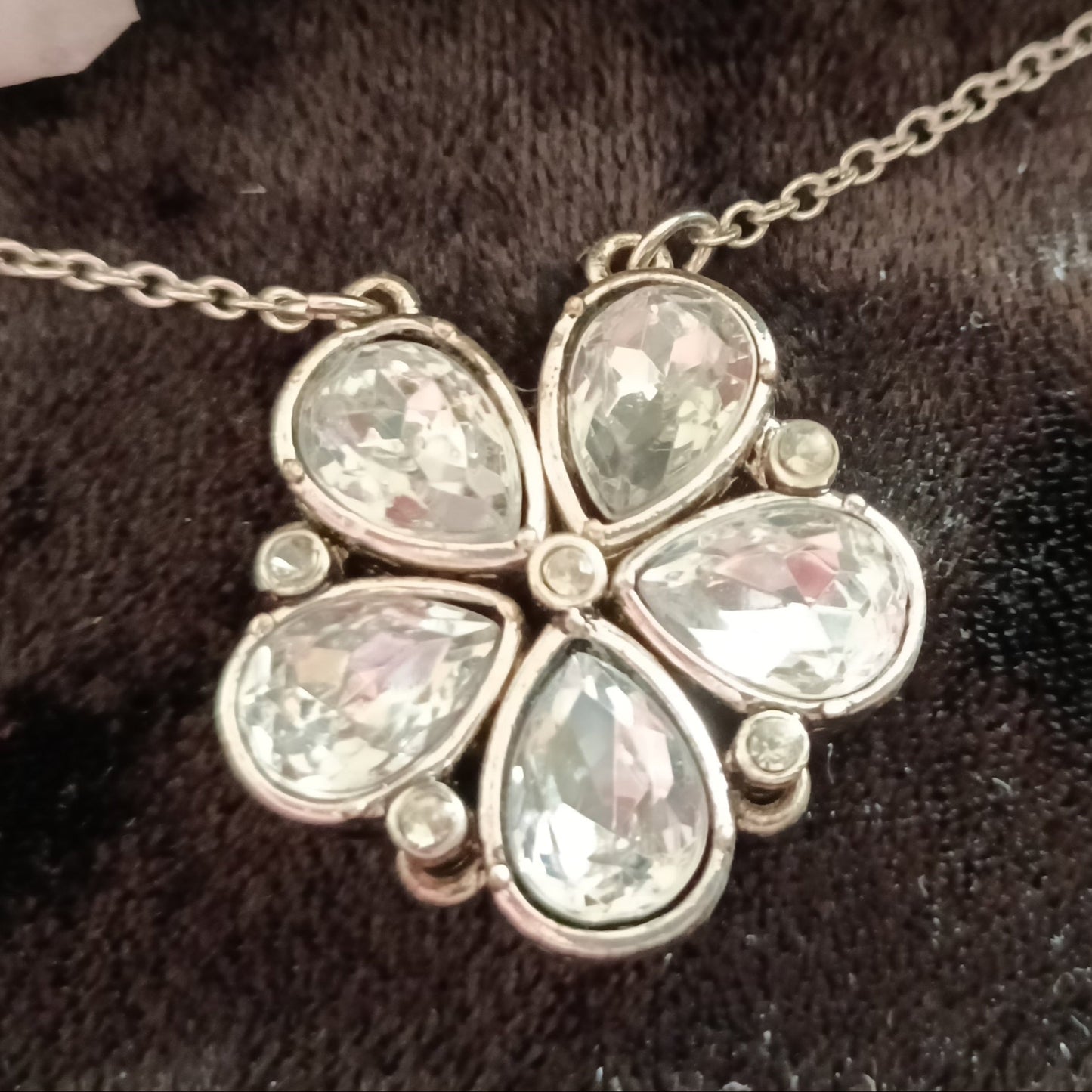 Hilary Magnetic Flower Necklace