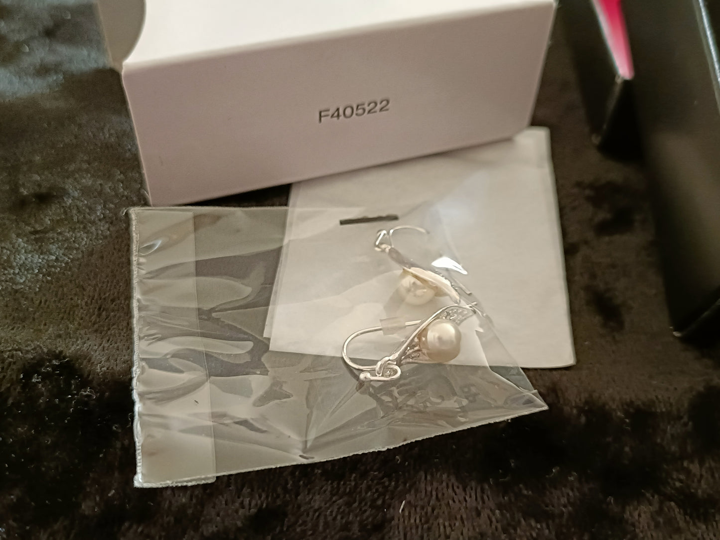 Avon Snow Petals Pearlesque Gift Set