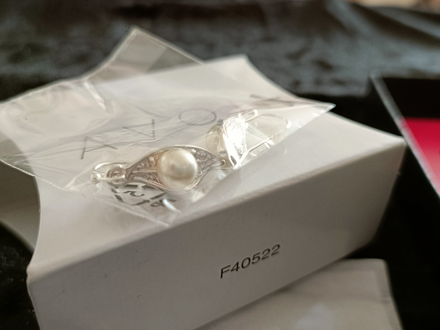 Avon Snow Petals Pearlesque Gift Set