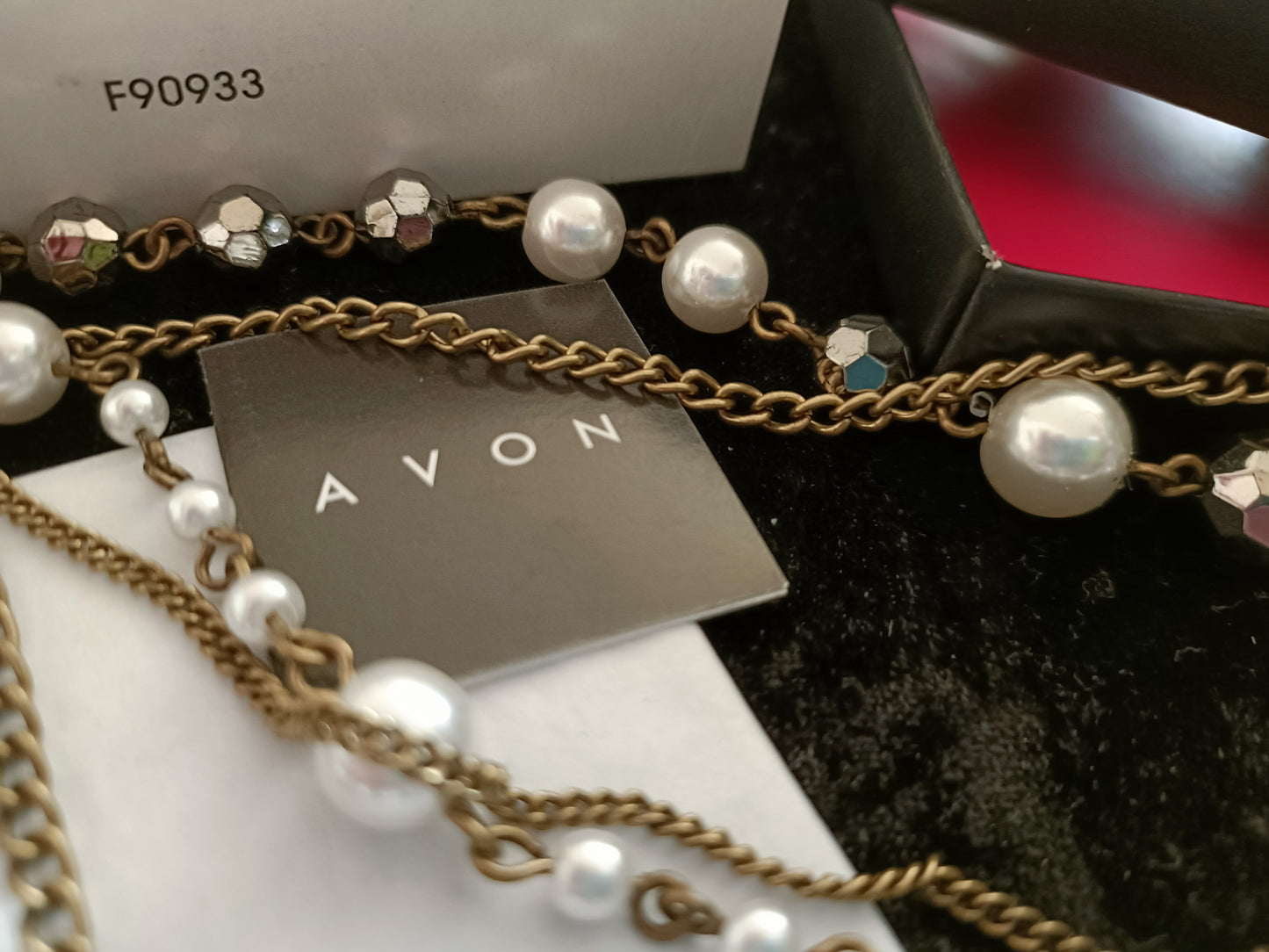Avon Pearlesque and Chain Necklace