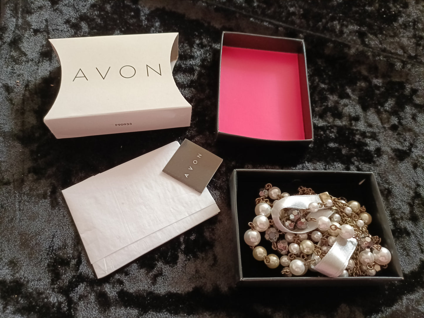 Avon Pearlesque and Chain Necklace