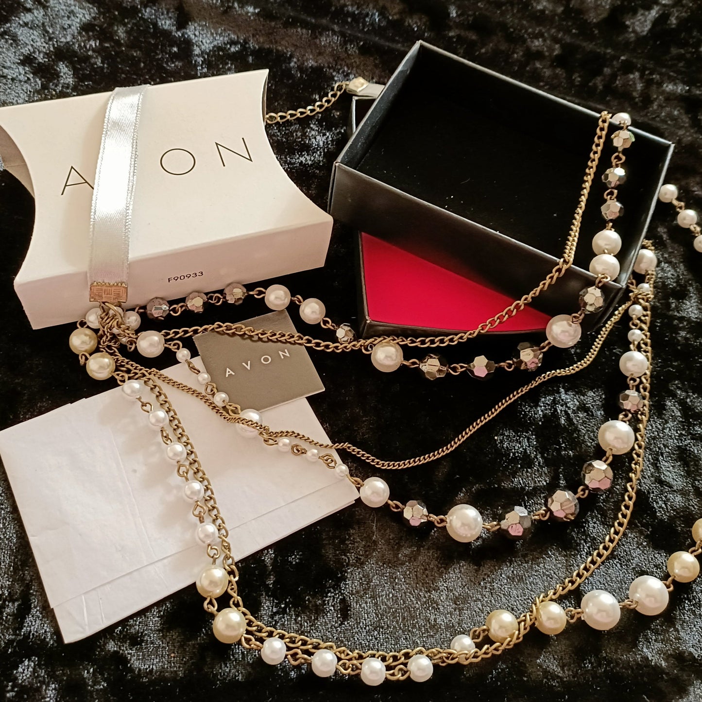 Avon Pearlesque and Chain Necklace