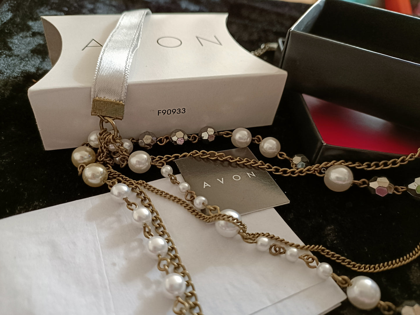 Avon Pearlesque and Chain Necklace