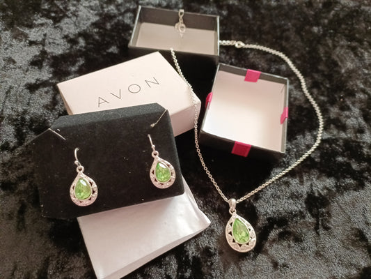 Avon Sweet Souls Necklace and Earring Gift Set