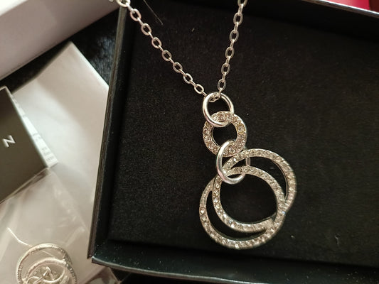 Avon Jeslyn Necklace and Earring Set