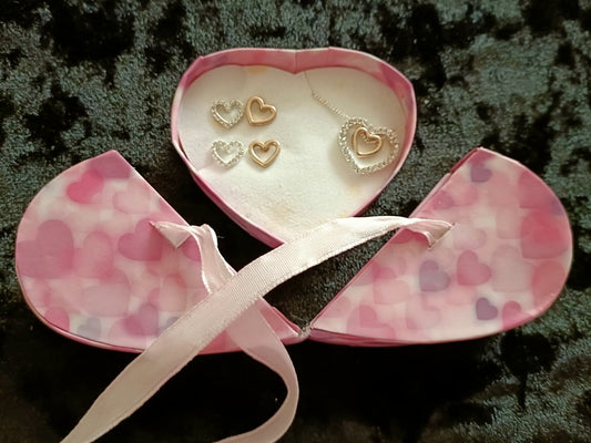 Avon Heart Pendant and Earring Giftset