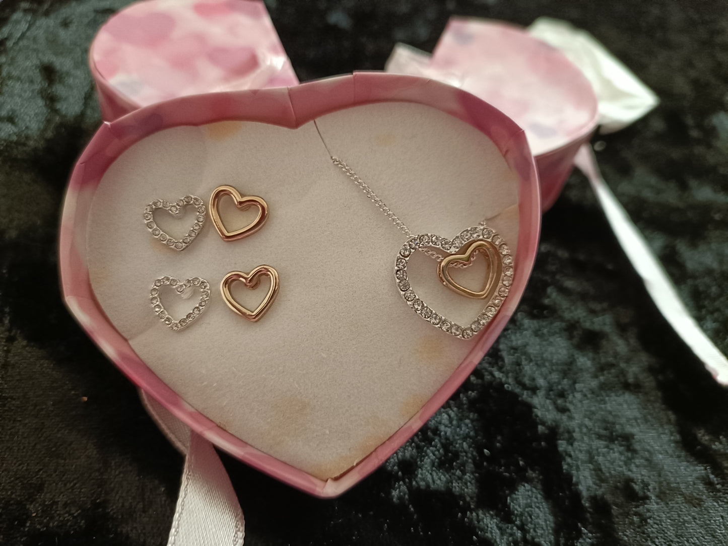 Avon Heart Pendant and Earring Giftset