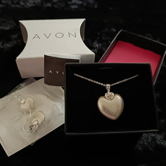 Avon Gwyneth Heart Pearlesque Giftset