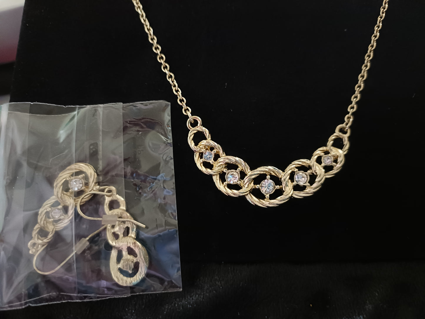 Avon Coretta 3 Piece Jewellery Giftset