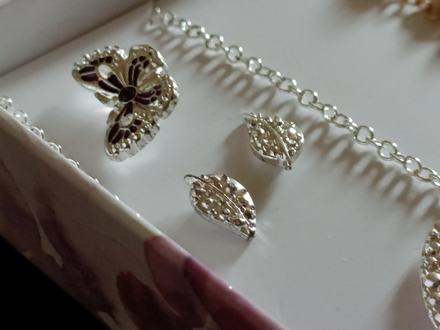 Avon 5 Piece Necklace and Earring Giftset