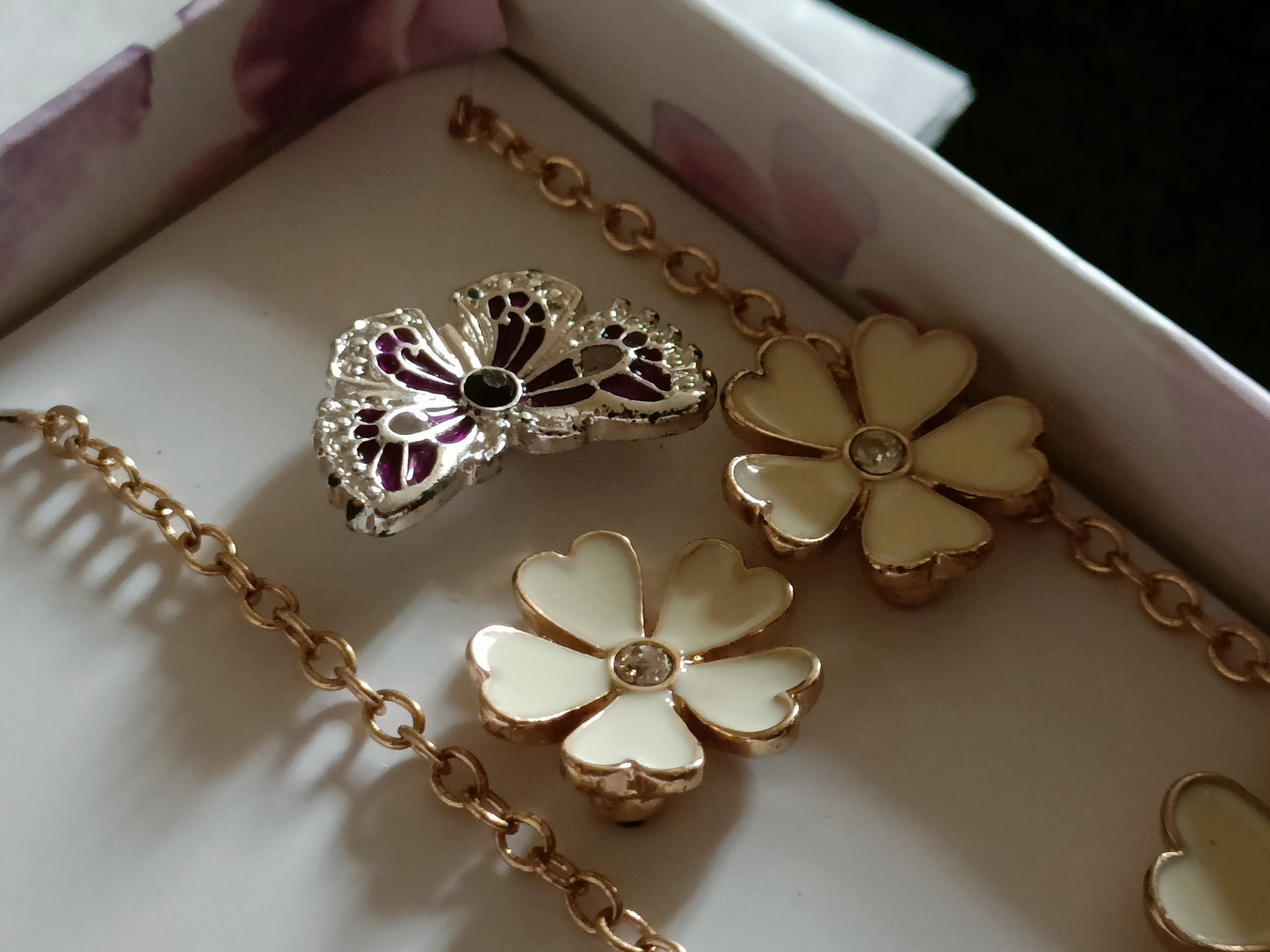 Avon 5 Piece Necklace and Earring Giftset