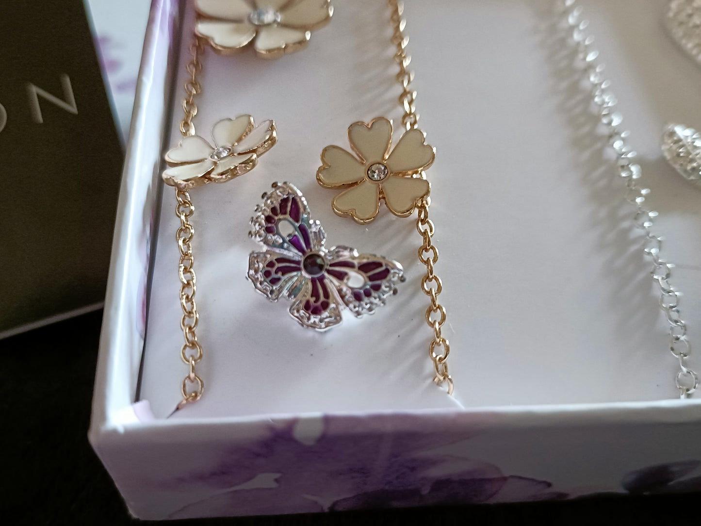 Avon 5 Piece Necklace and Earring Giftset