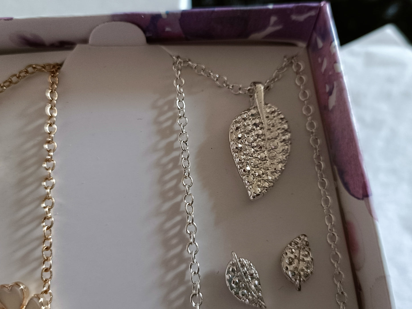 Avon 5 Piece Necklace and Earring Giftset