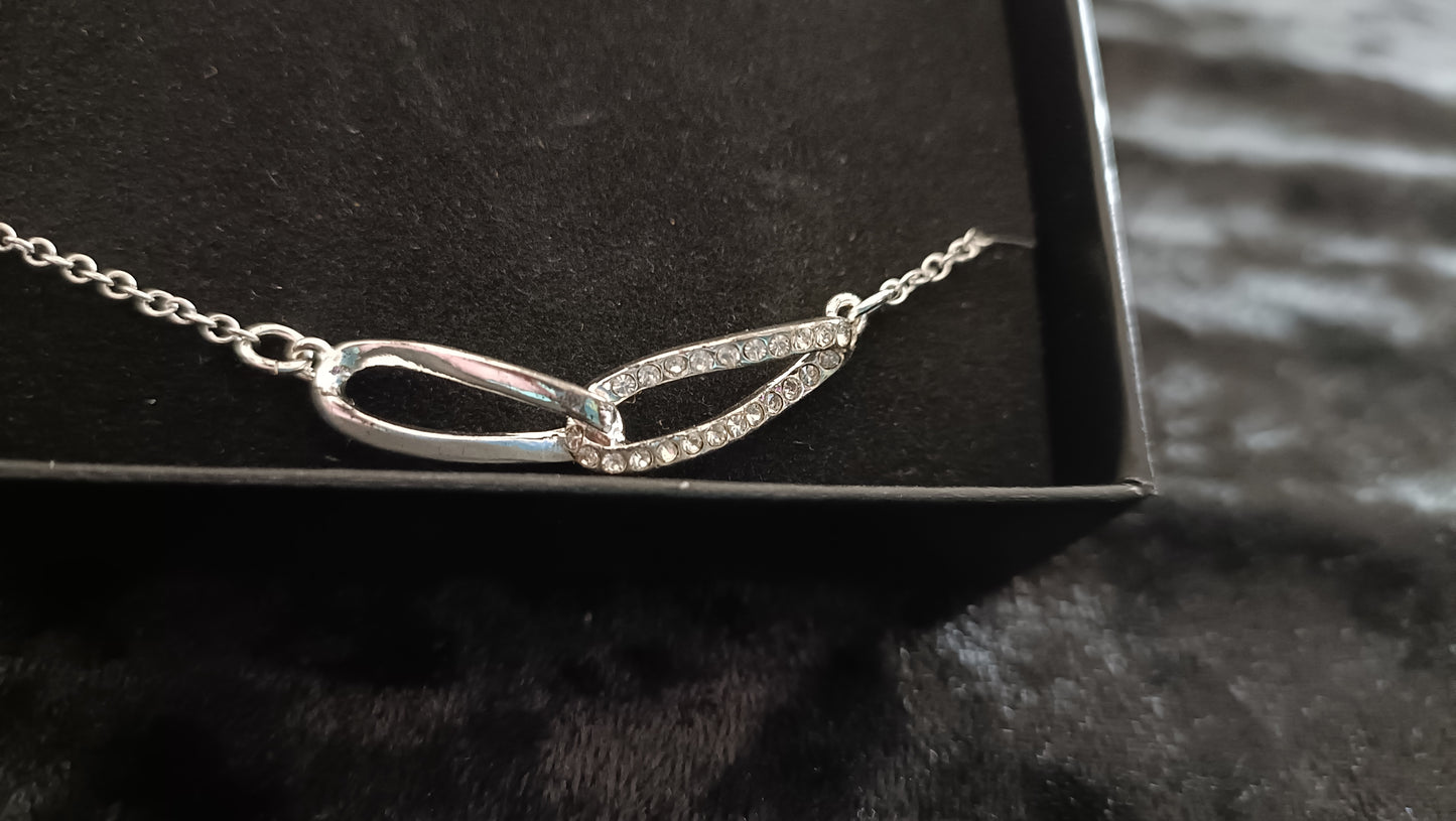 Avon Faylinn 3 Piece Jewellery Giftset