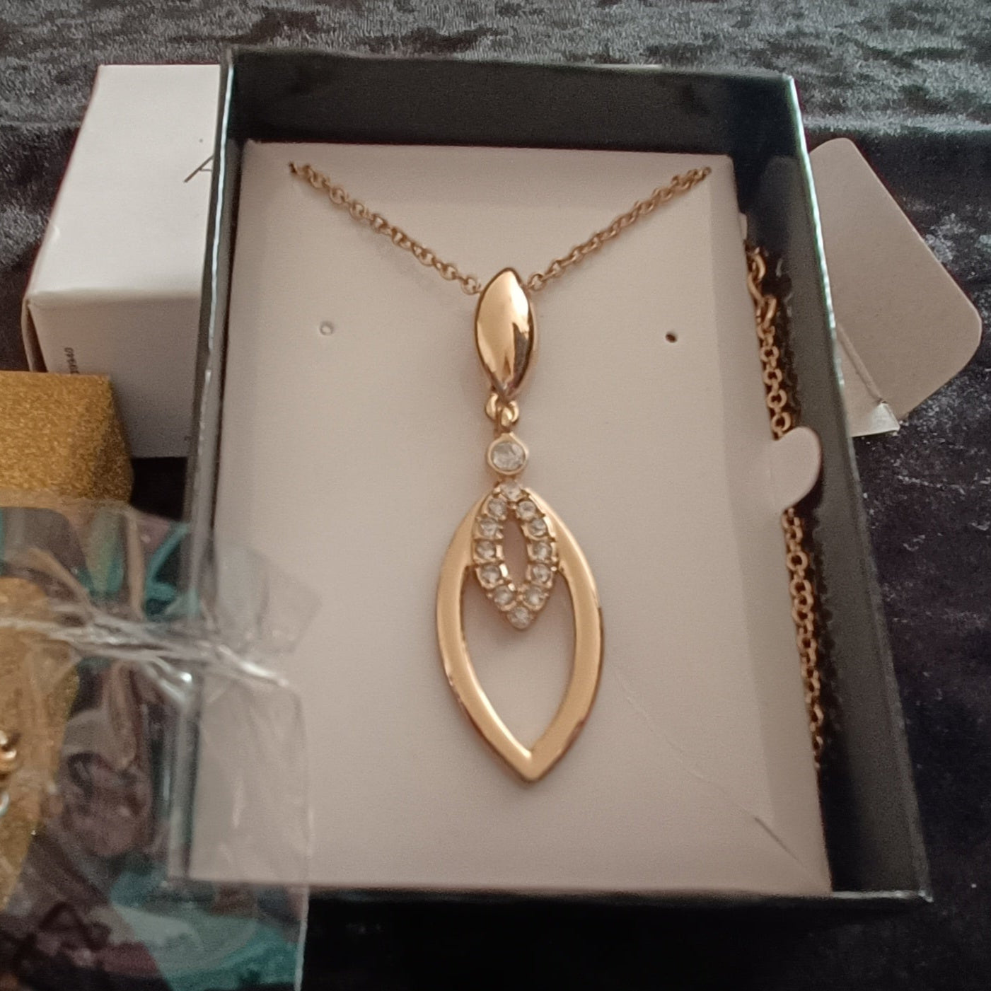 Avon Callie 2 Piece Jewellery Giftset