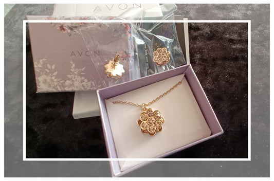 Avon Louisa Floral Giftset