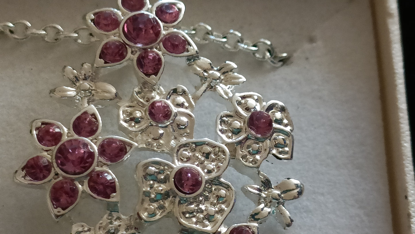 Avon Xena Necklace