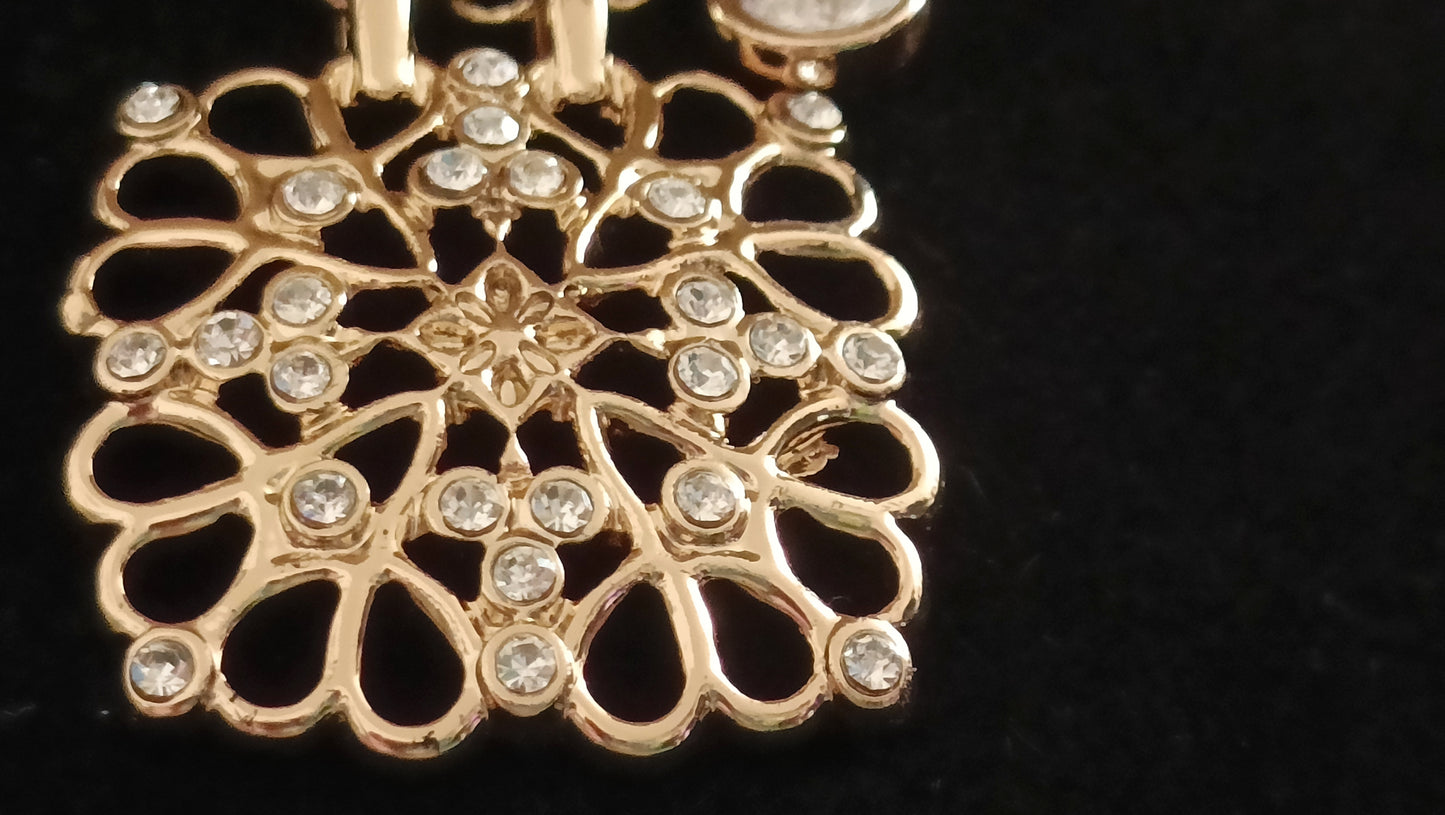 Avon Signature Collection Square Pendant