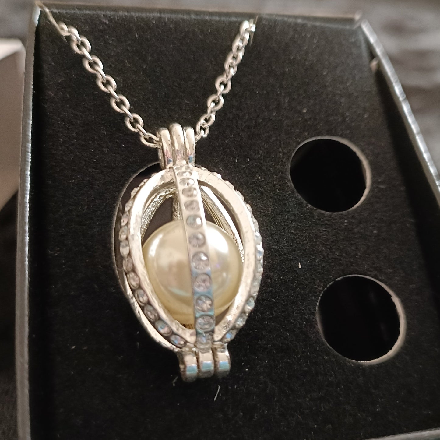 Avon Salerio Necklace