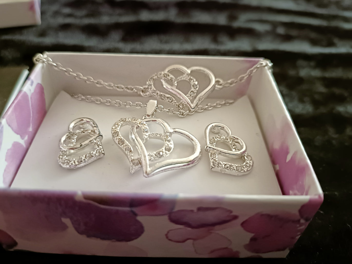 Avon Nettie Three Piece Double Heart Jewellery Set.