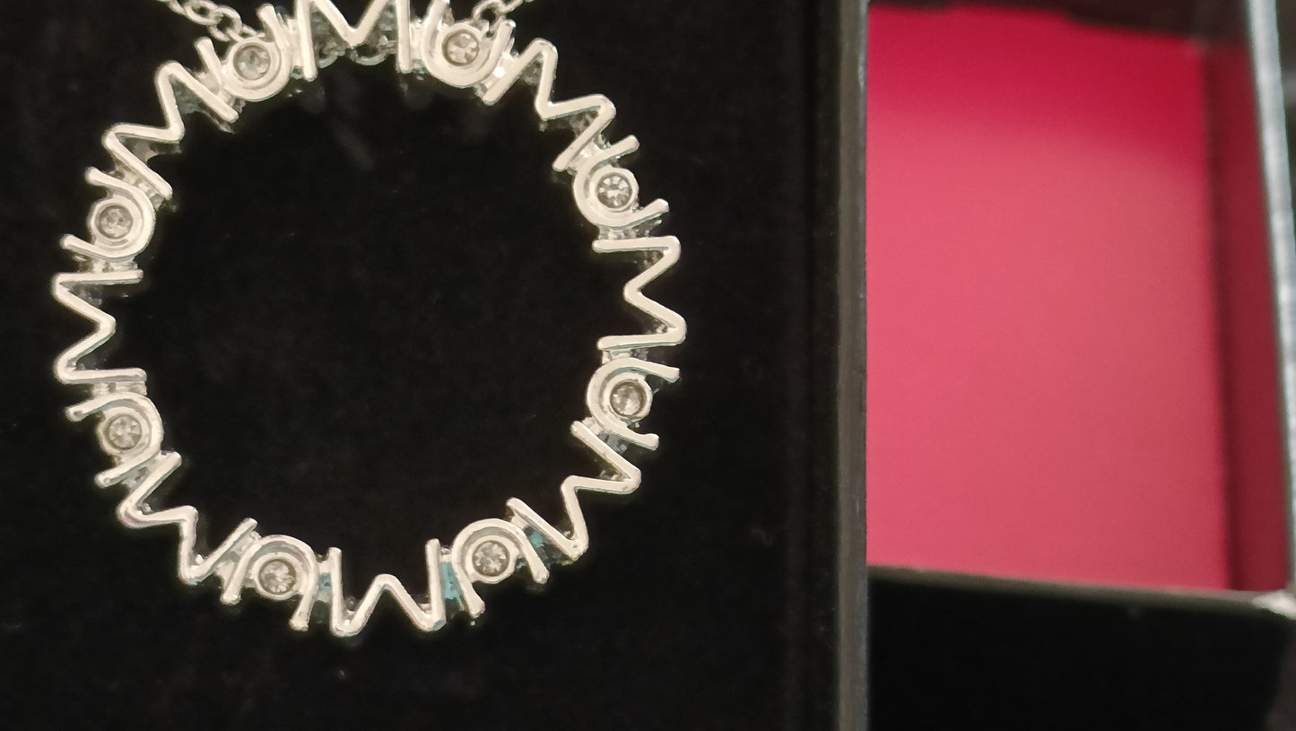 Avon Mum Sparkle Necklace