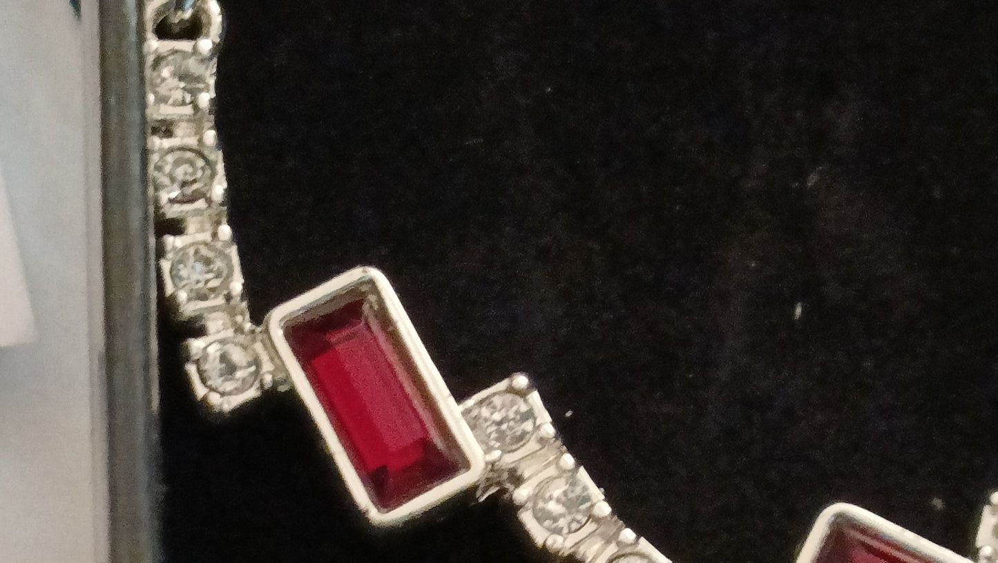 Avon Pillar Glam Jewellery Giftset
