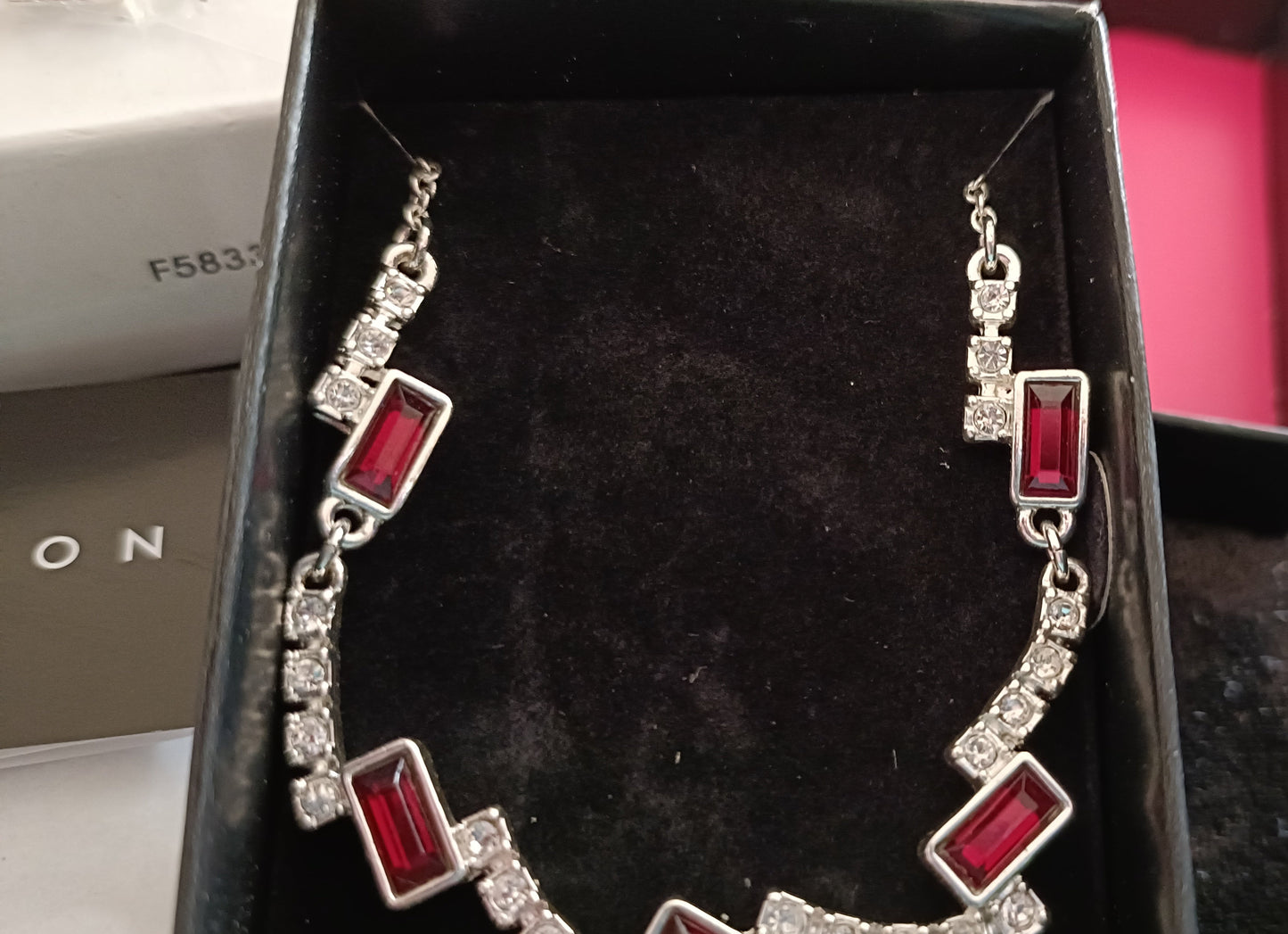 Avon Pillar Glam Jewellery Giftset