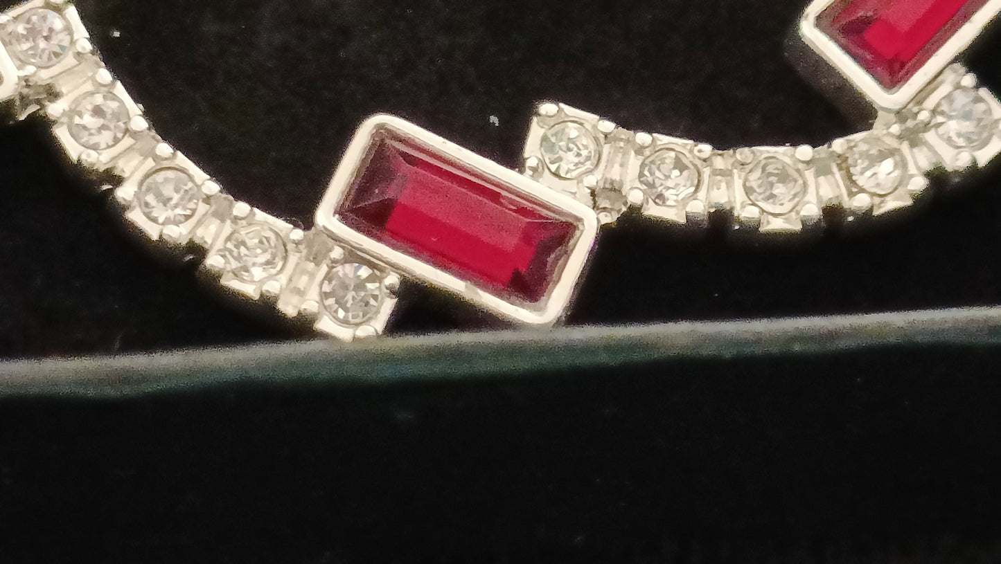 Avon Pillar Glam Jewellery Giftset