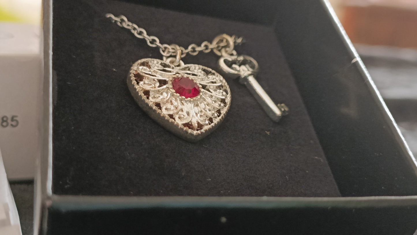Avon Abrielle Necklace