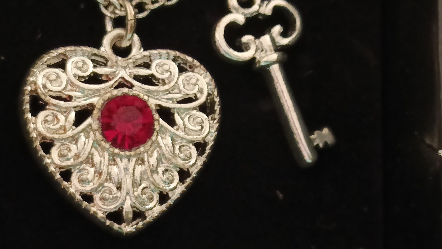 Avon Abrielle Necklace