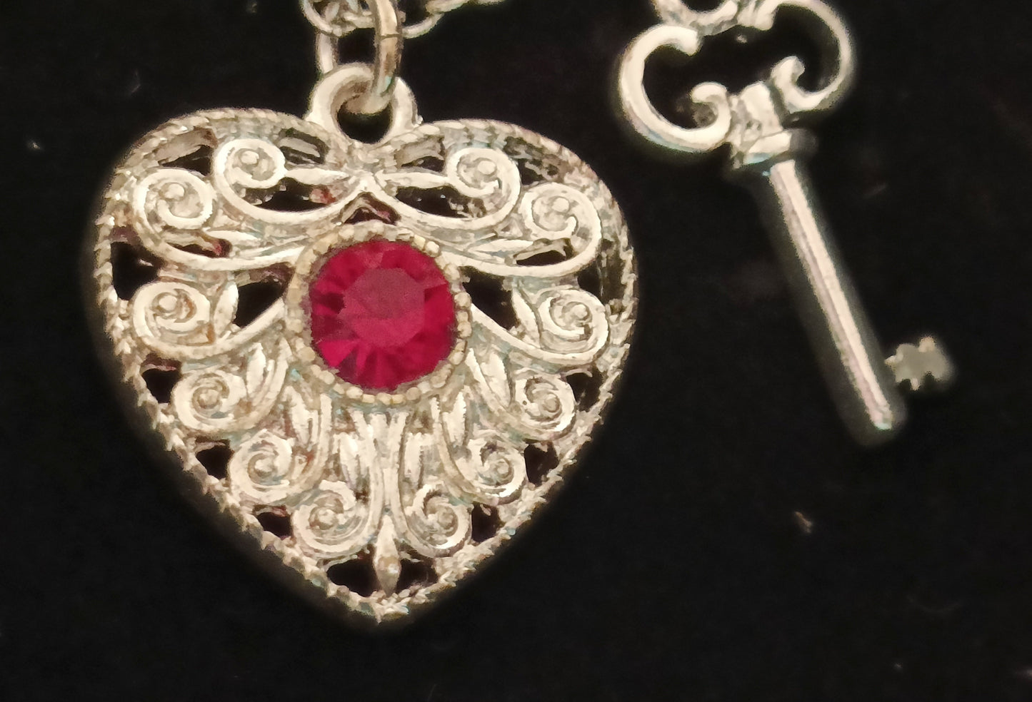 Avon Abrielle Necklace