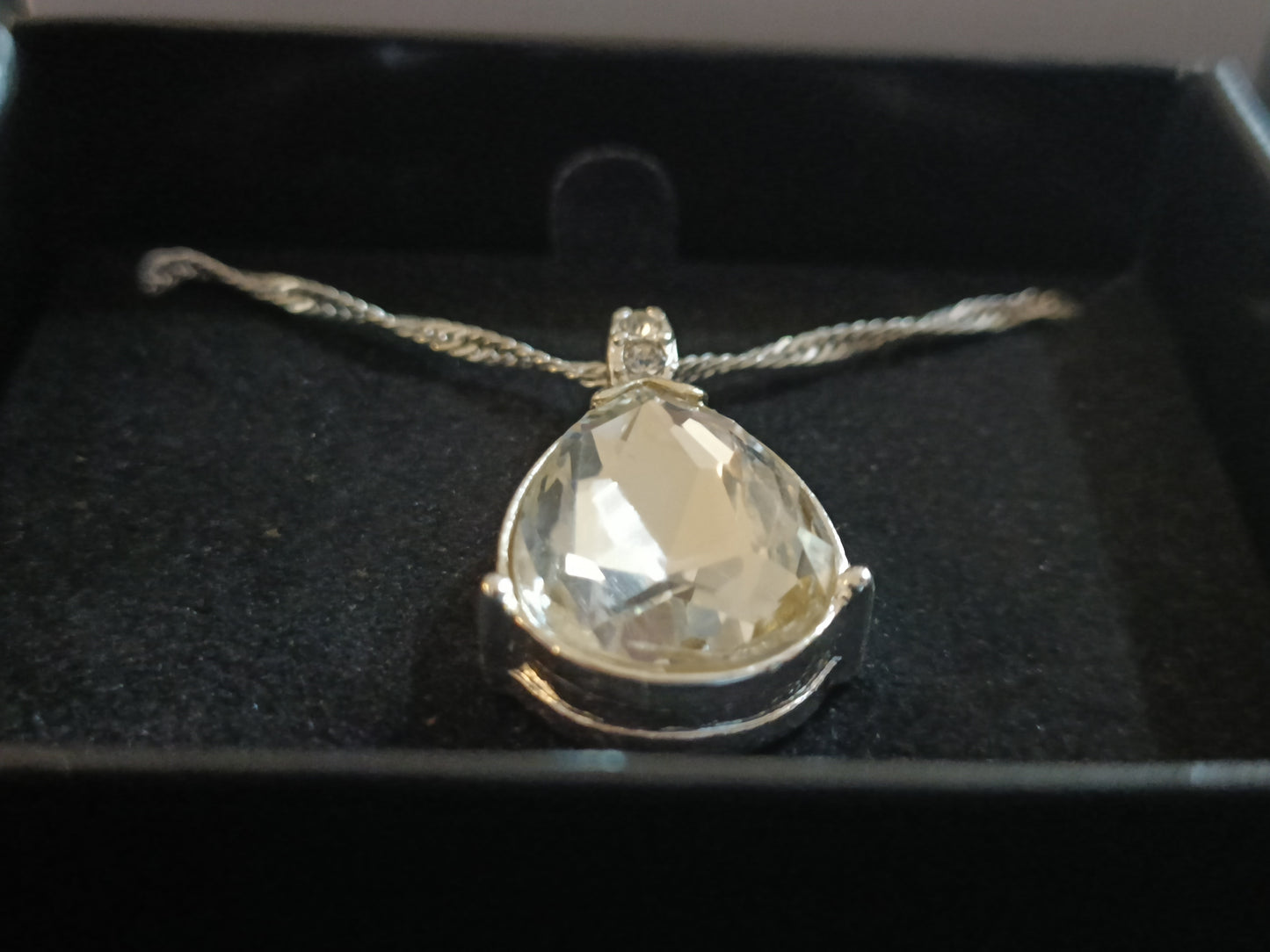 Avon Wanda Jewellery Gift Set