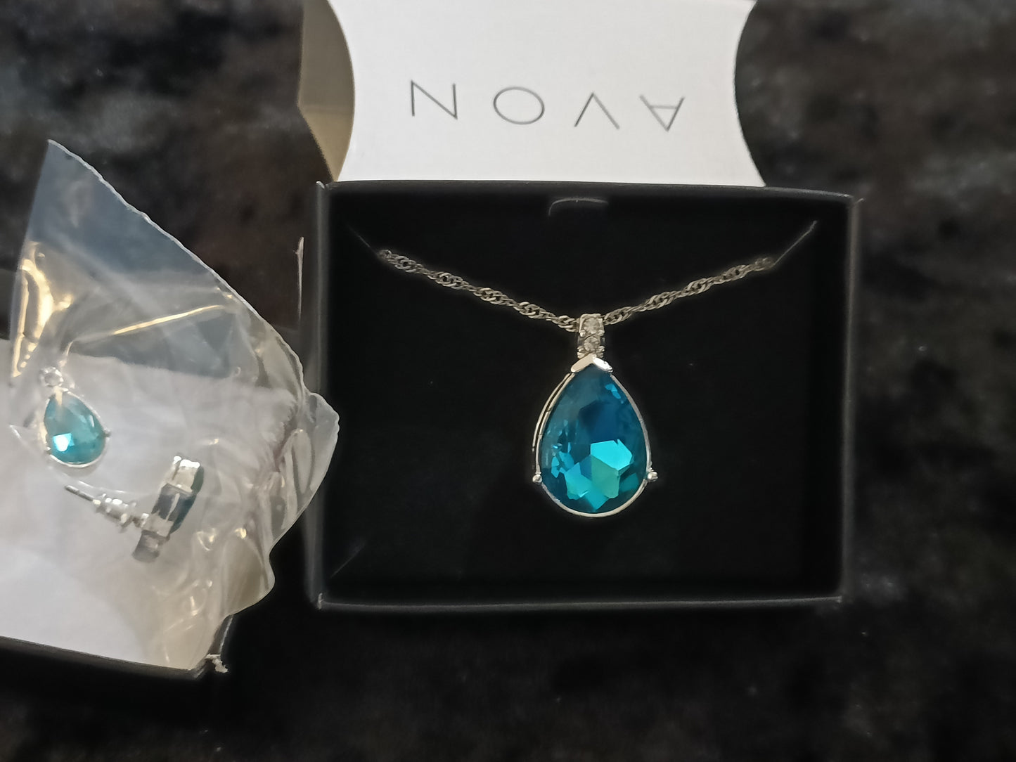 Avon Wanda Jewellery Gift Set