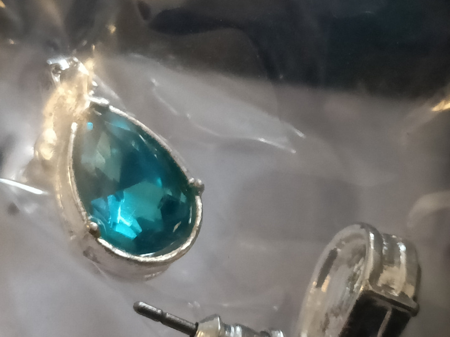 Avon Wanda Jewellery Gift Set