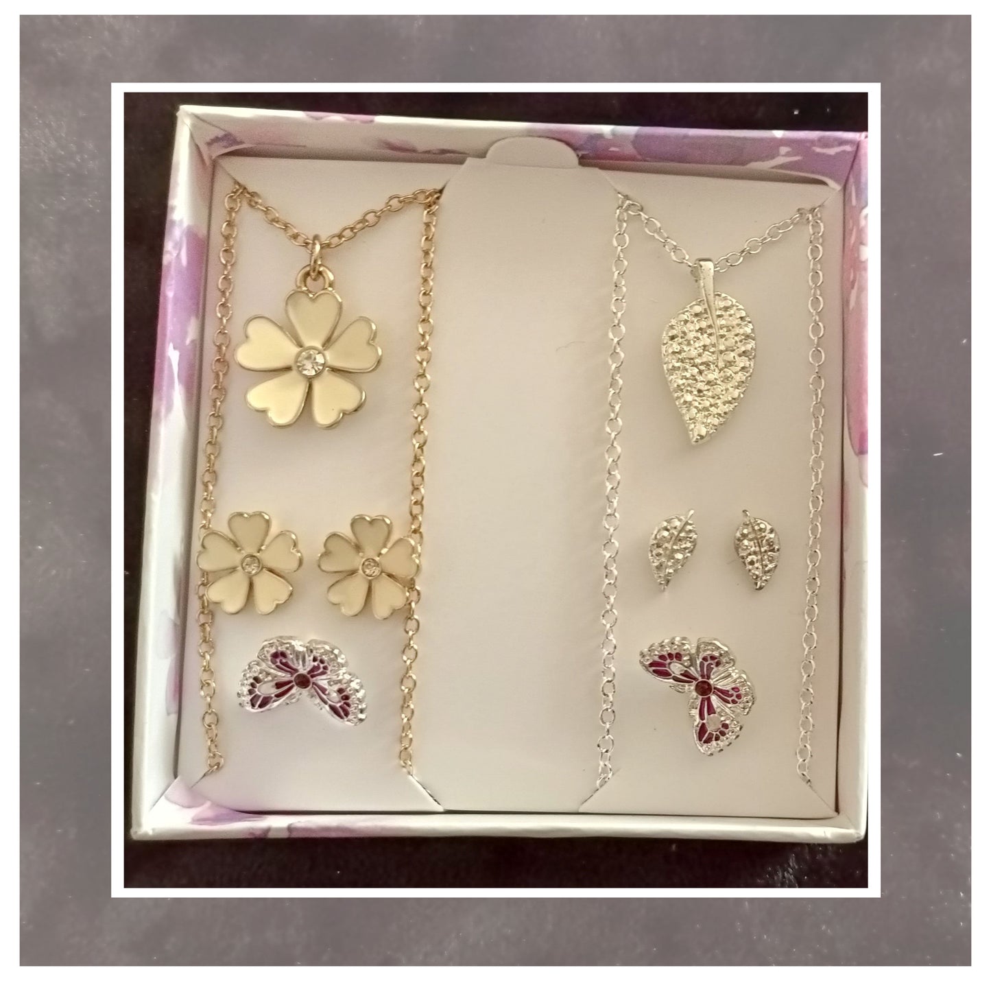 Avon 5 Piece Necklace and Earring Giftset