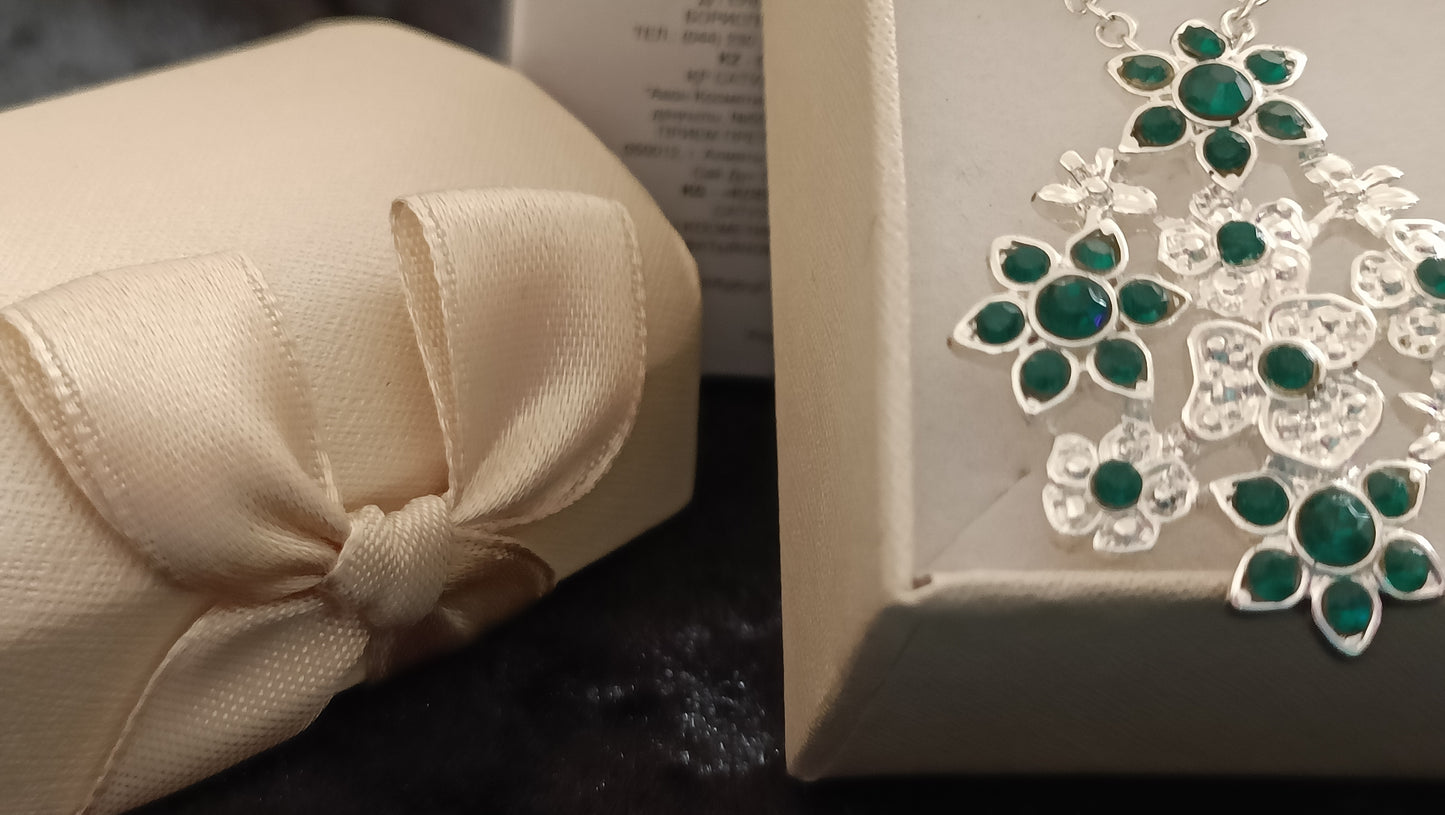 Avon Xena Necklace
