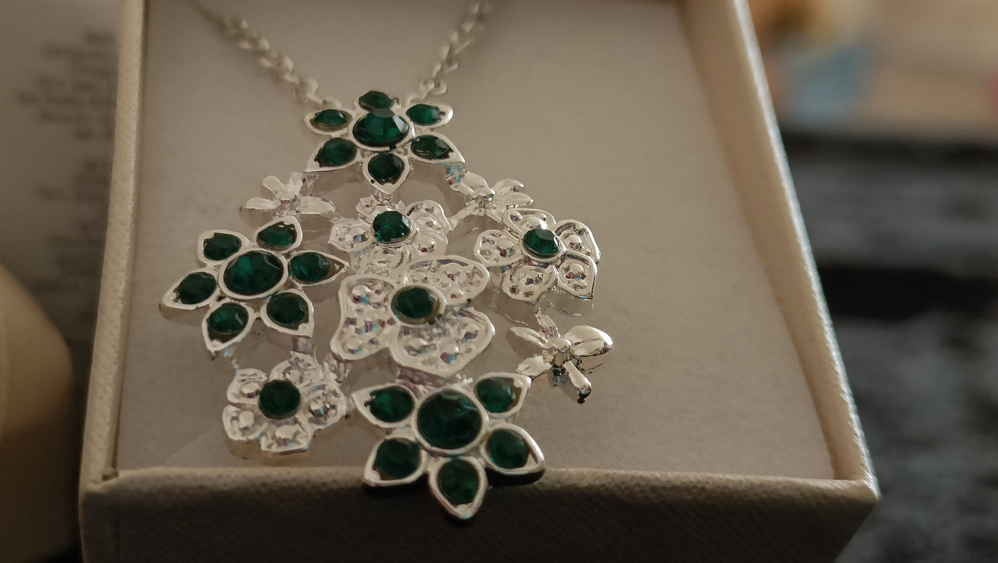 Avon Xena Necklace