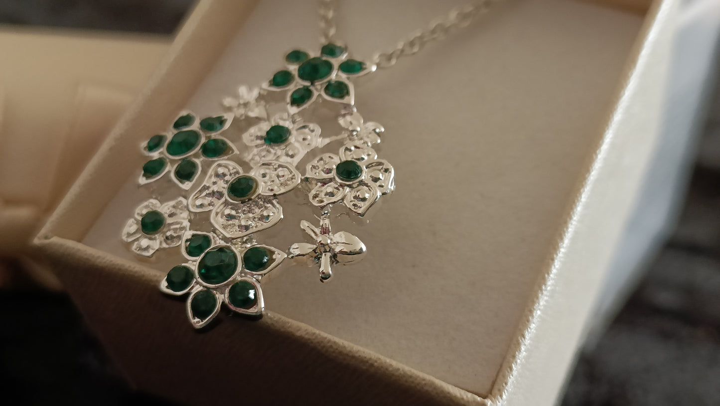 Avon Xena Necklace