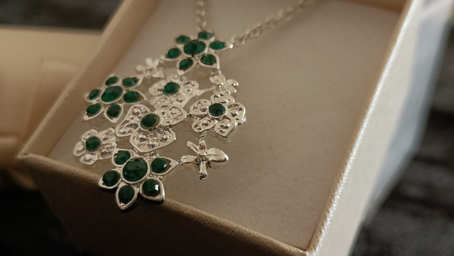 Avon Xena Necklace