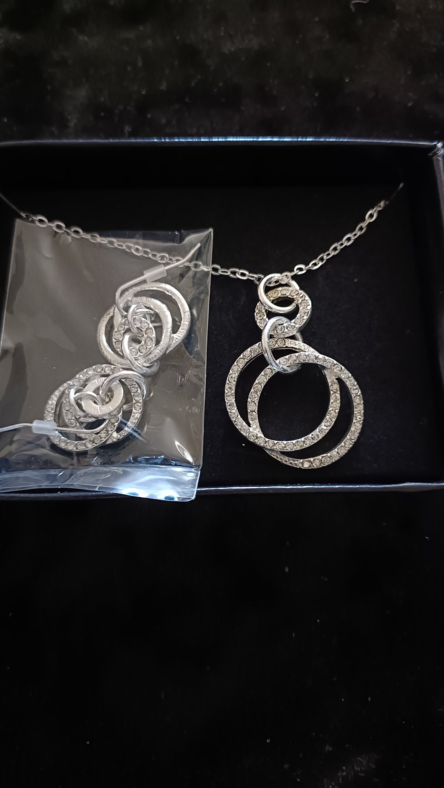Avon Jeslyn Necklace and Earring Set