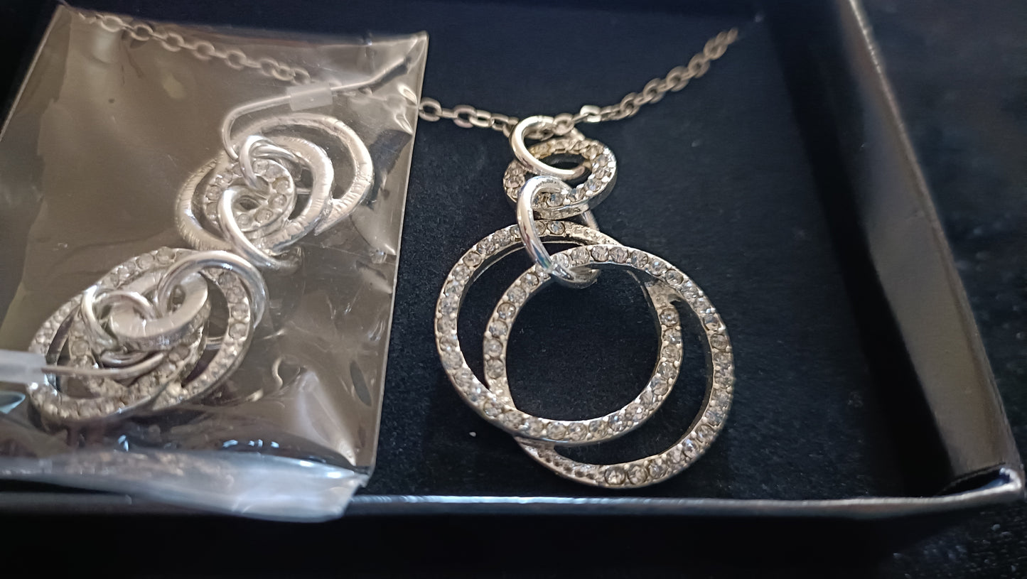 Avon Jeslyn Necklace and Earring Set