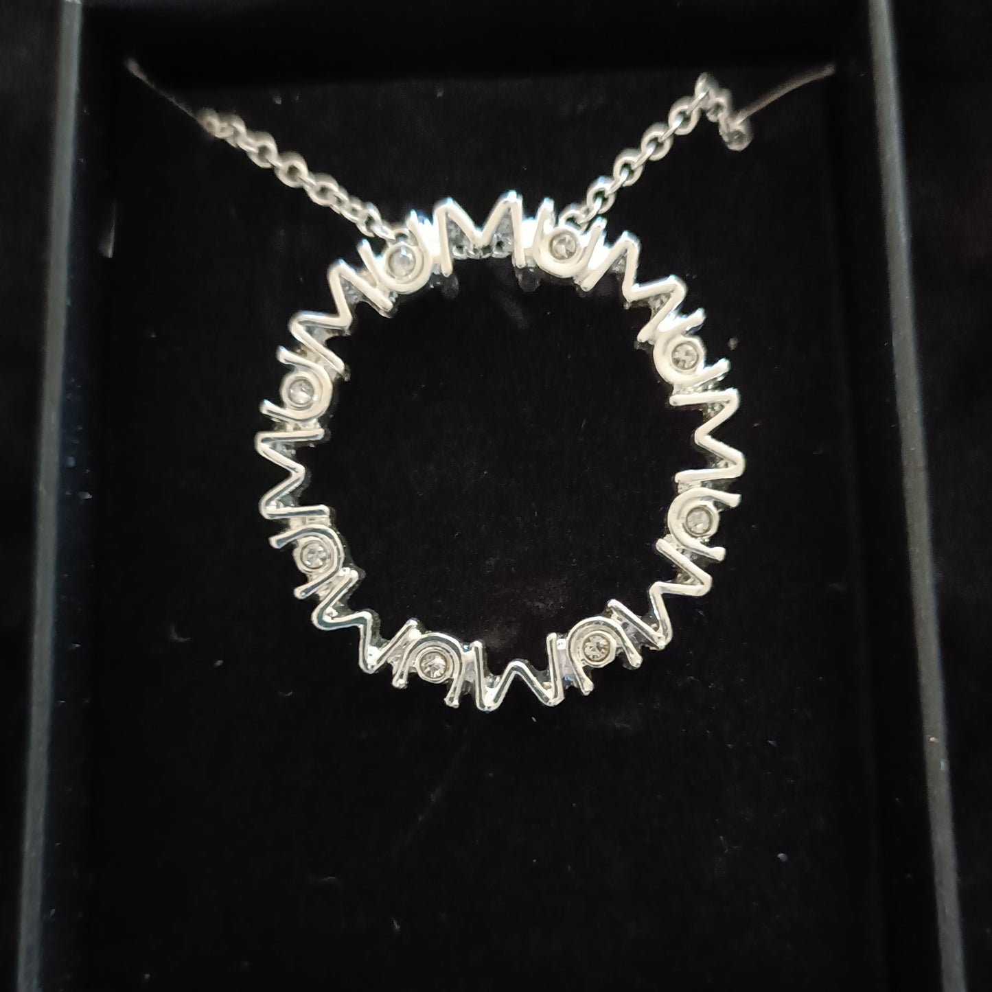 Avon Mum Sparkle Necklace