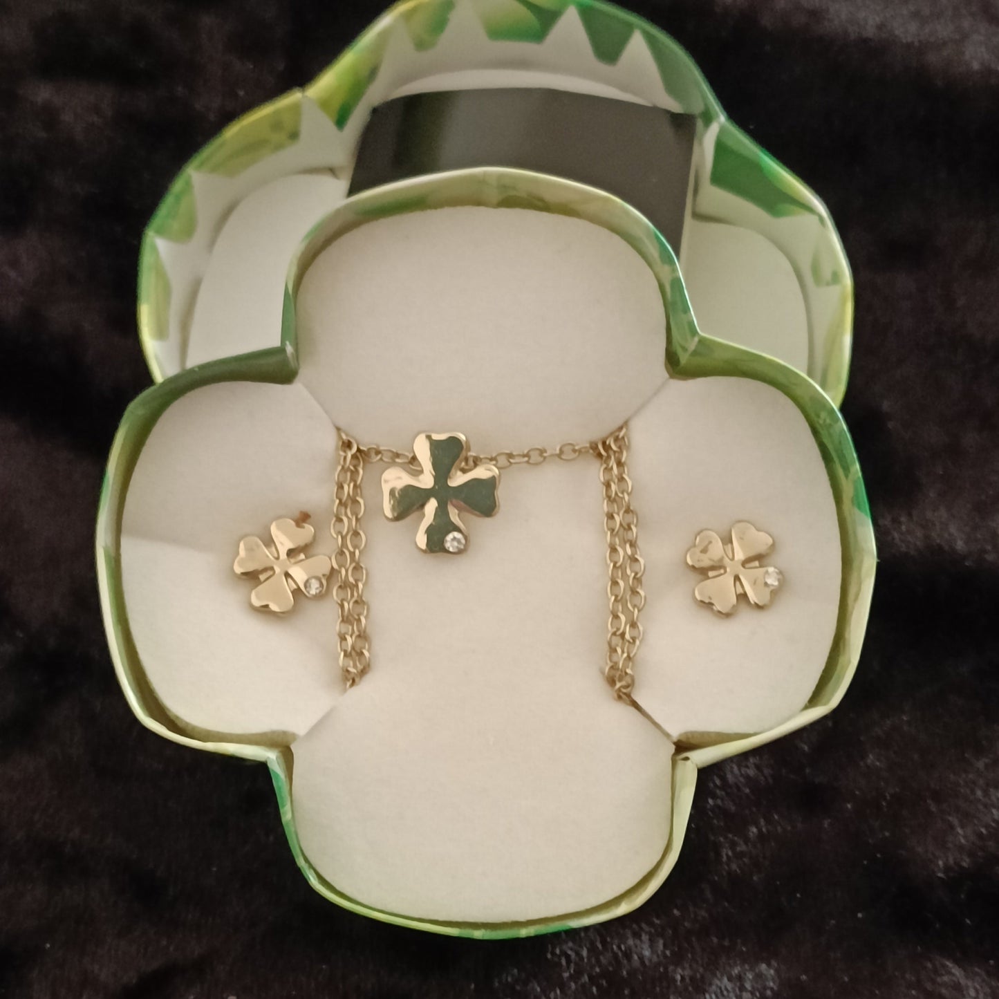 Avon Lucky Four Leaf Clover Necklace and Earrings Set