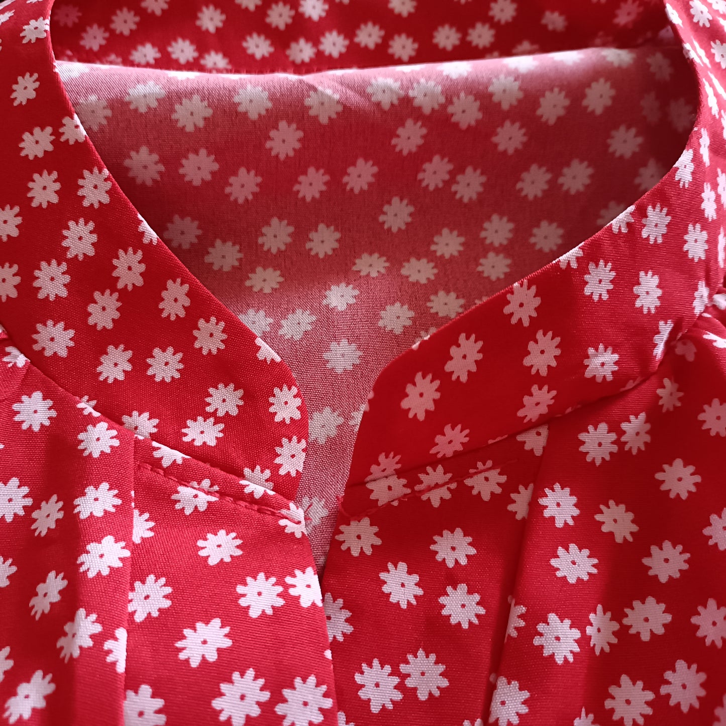 Red Collarless Shirt/Blouse with Daisy Print