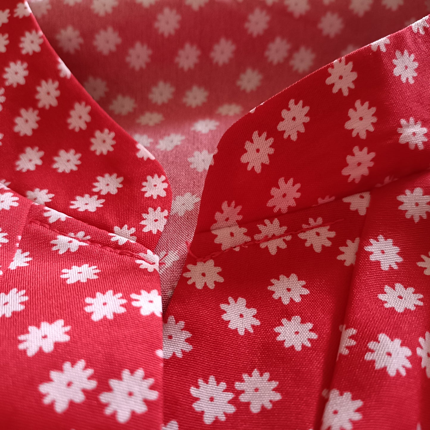 Red Collarless Shirt/Blouse with Daisy Print